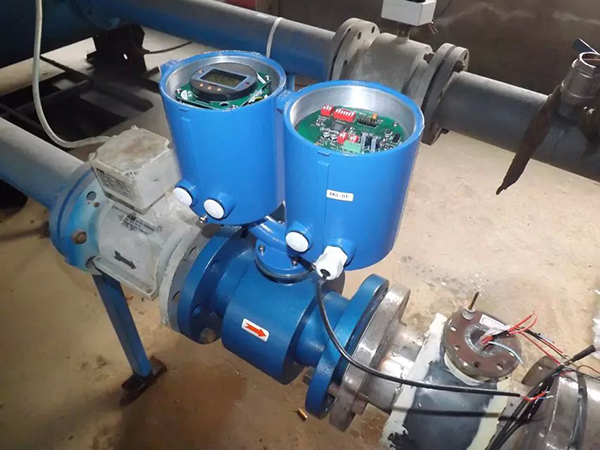 dn700污水流量计工作现场图